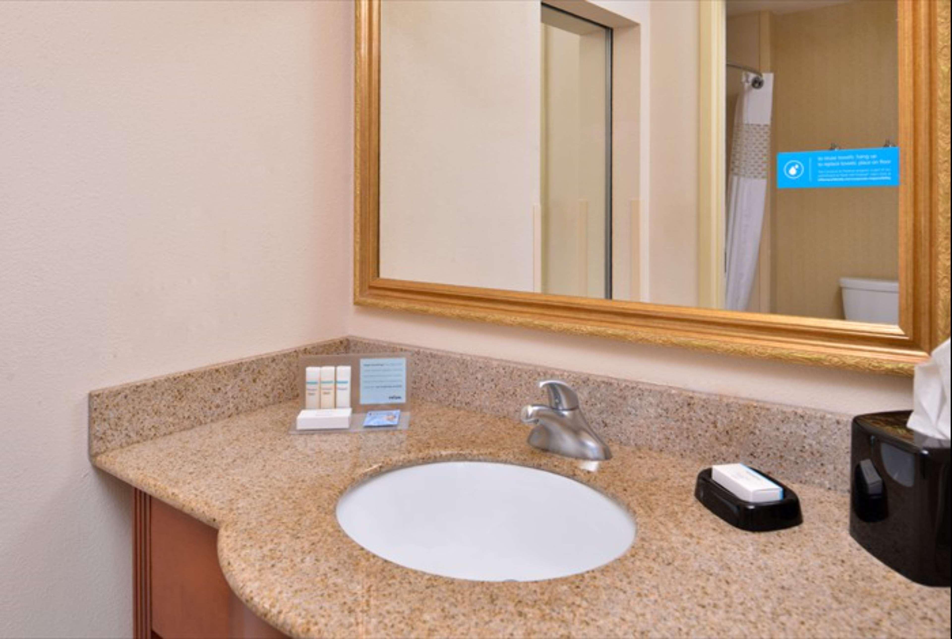 Hampton Inn & Suites Річмонд Екстер'єр фото